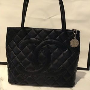 CHANEL Medallion Shoulder Bag Medium Black Leather Caviar Tote Quilted